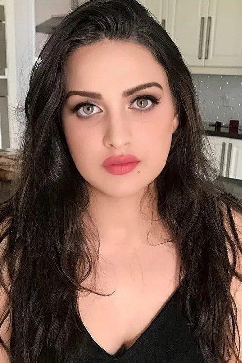 Himanshi Khurana fotoğrafı