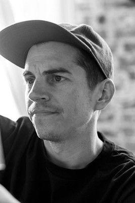 Josh Stewart fotoğrafı