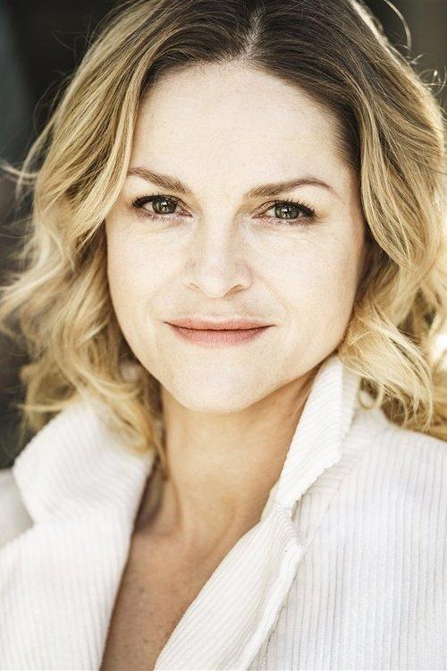 Crystal Shepherd-Cross fotoğrafı