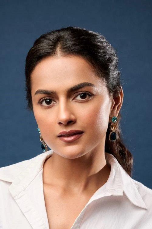 Shraddha Srinath fotoğrafı