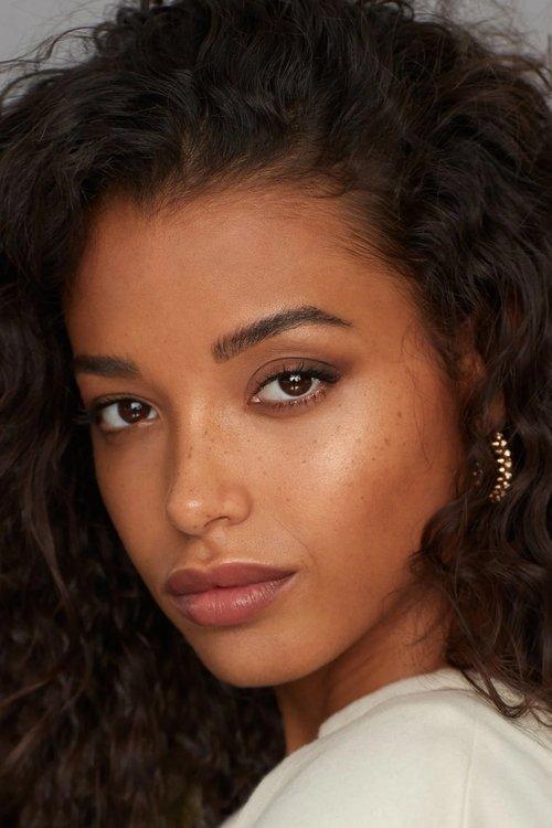 Ella Balinska fotoğrafı