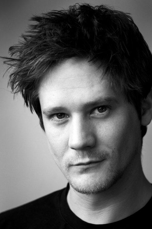 Bryan Dick fotoğrafı