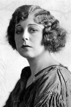 Seena Owen fotoğrafı