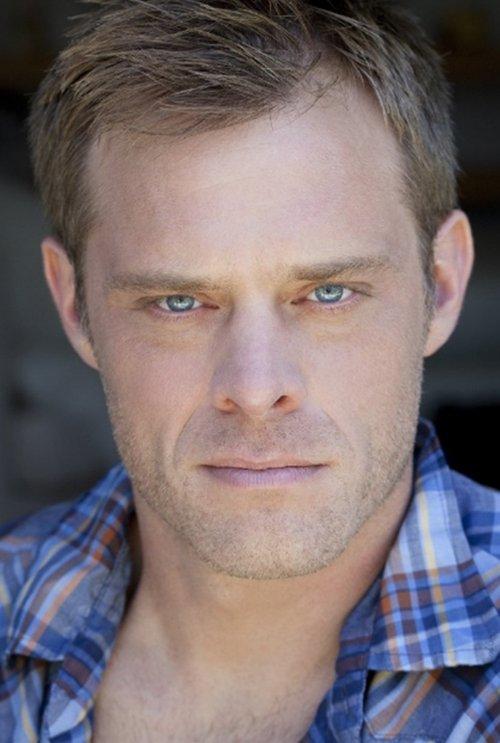 Aaron Gaffey fotoğrafı