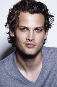 Taylor Fuchs fotoğrafı