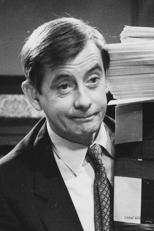 Derek Fowlds fotoğrafı