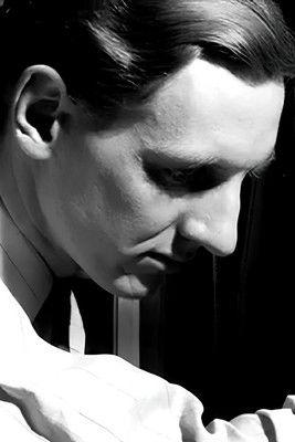 Stuart Legg fotoğrafı