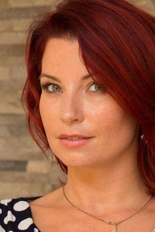 Julie Valmont fotoğrafı