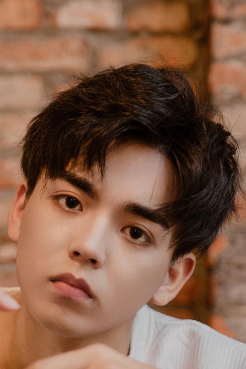 Sun Zhongyang fotoğrafı