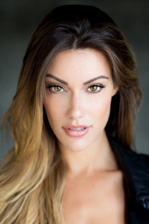 Celeste Ziegler fotoğrafı