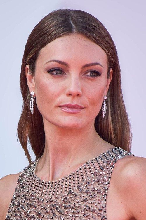 Leila George fotoğrafı