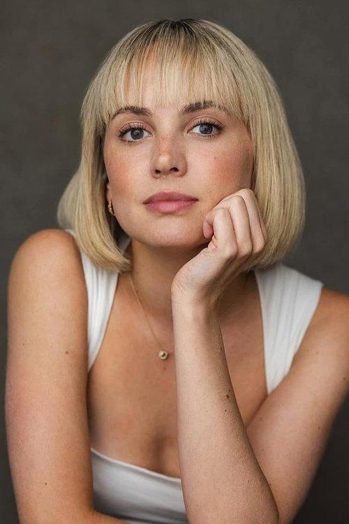 Meaghan Jette Martin fotoğrafı