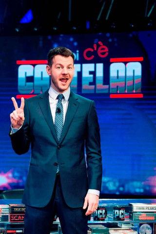 E poi c'è Cattelan dizi afişi