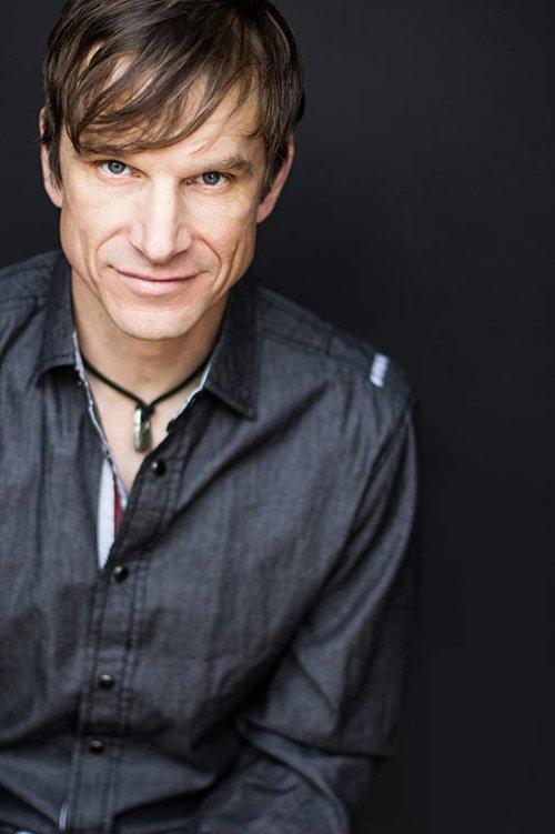 Josh Phillips fotoğrafı