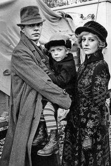 Ester - om John Bauers hustru film afişi