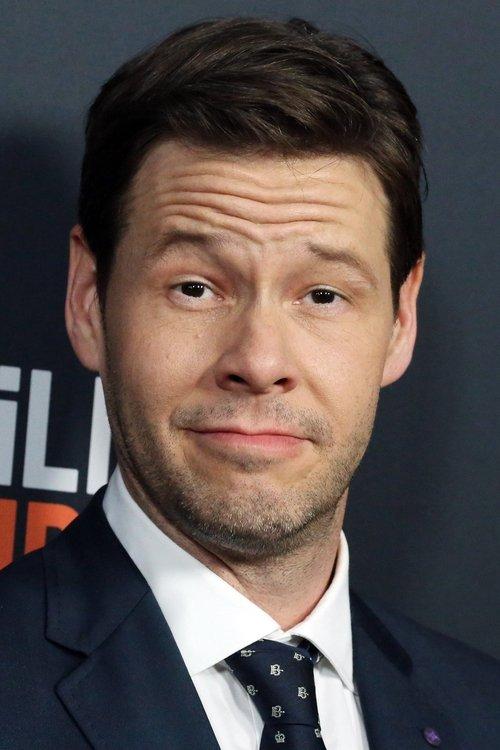 Ike Barinholtz fotoğrafı