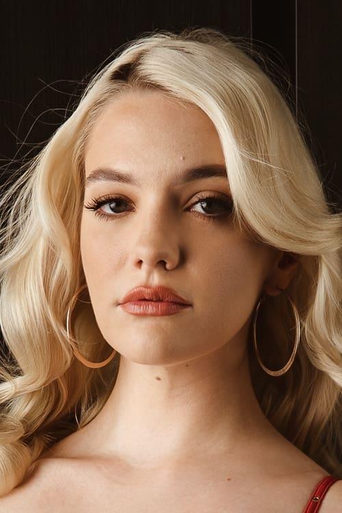 Kenna James fotoğrafı