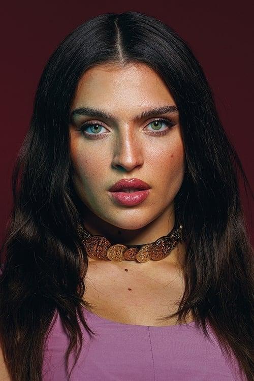 Mae Muller fotoğrafı