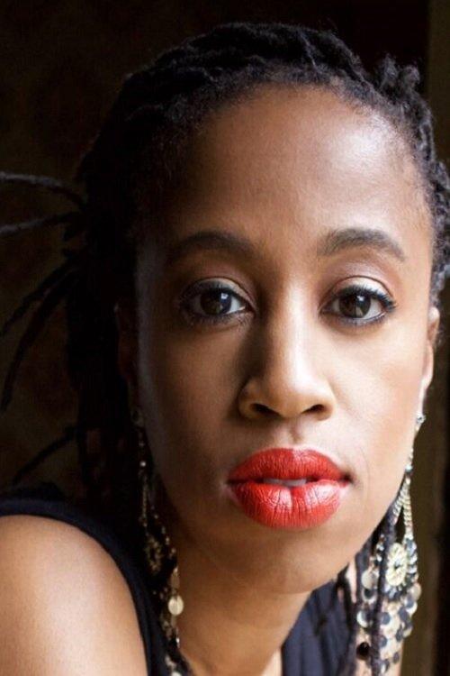 Louise Clare Marshall fotoğrafı