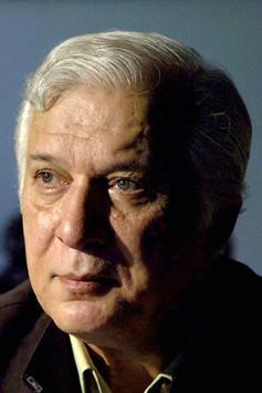 Khosrow Sinai fotoğrafı