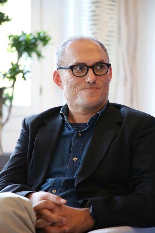 Stephen Nomura Schible fotoğrafı