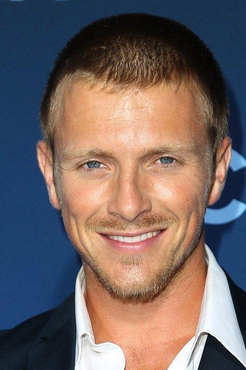 Charlie Bewley fotoğrafı