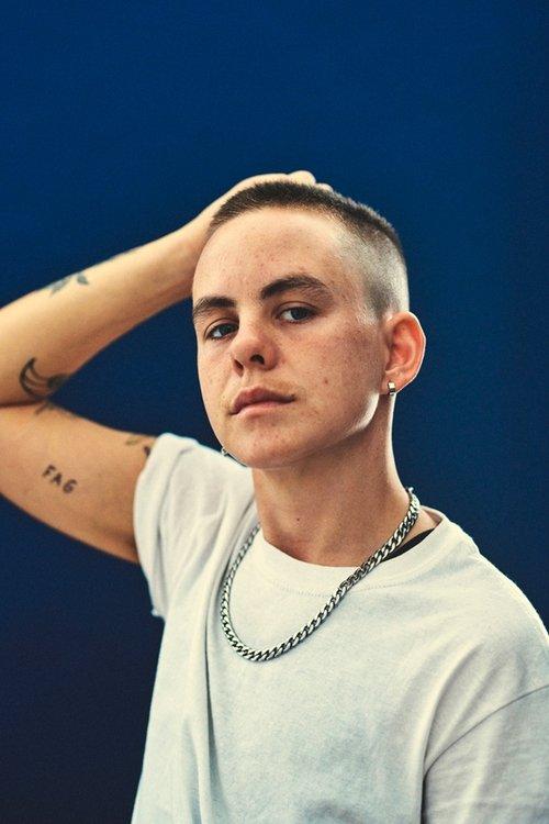 Leo Baker fotoğrafı