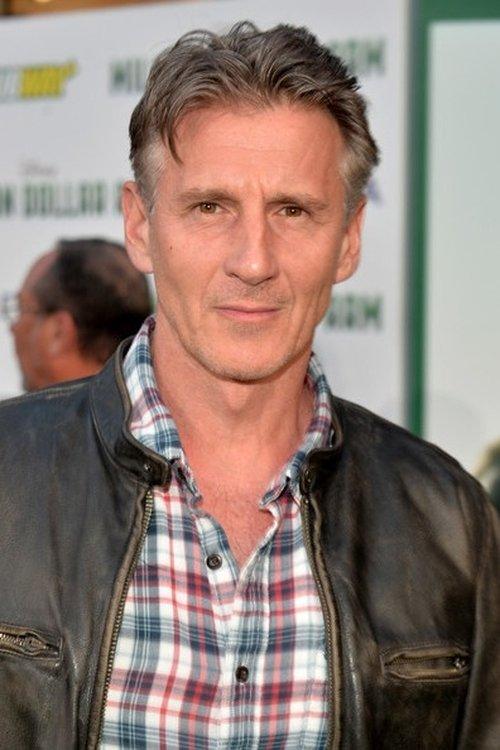 Christopher Stanley fotoğrafı