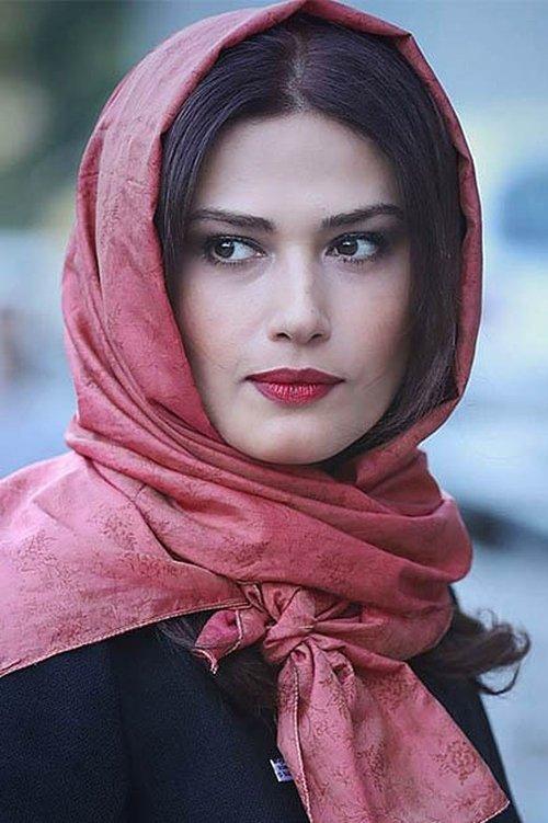 Ladan Mostoufi fotoğrafı