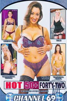 Hot 50+ 42 film afişi