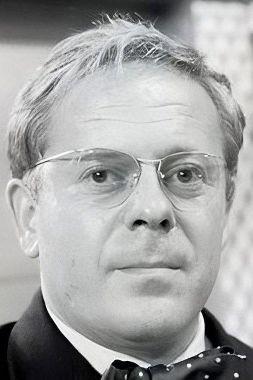 Aubrey Morris fotoğrafı