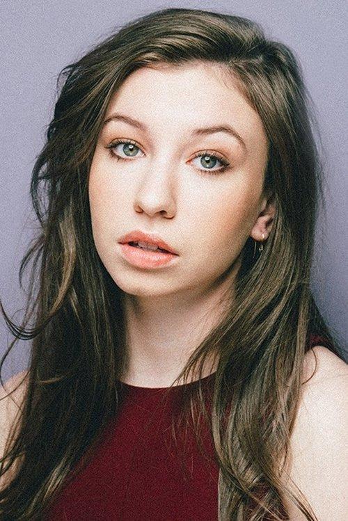 Katelyn Nacon fotoğrafı