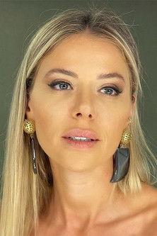 Esra Eron fotoğrafı