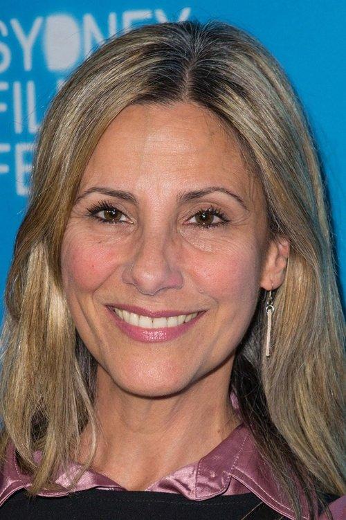 Zoe Carides fotoğrafı