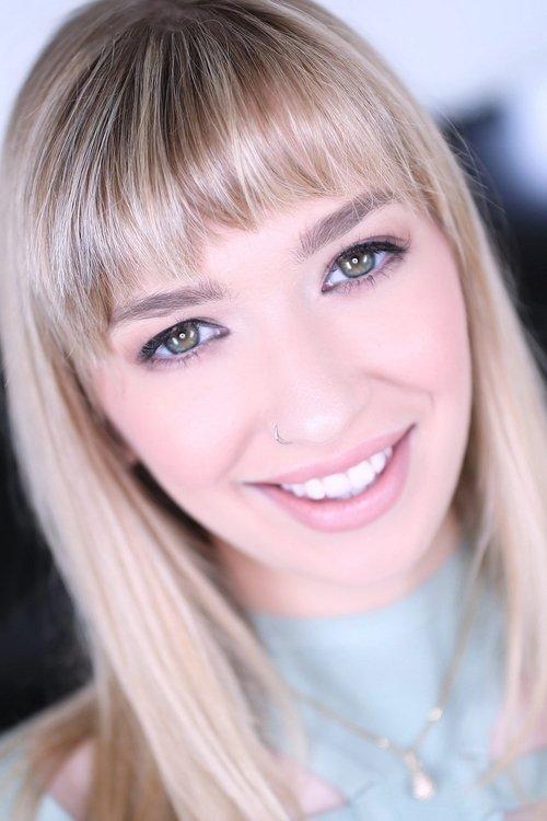 Mackenzie Moss fotoğrafı