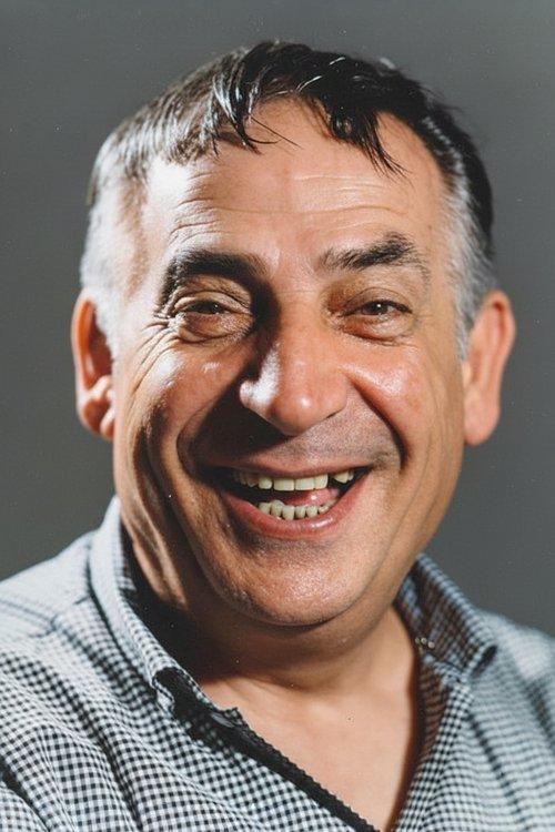 Avni Dilligil fotoğrafı