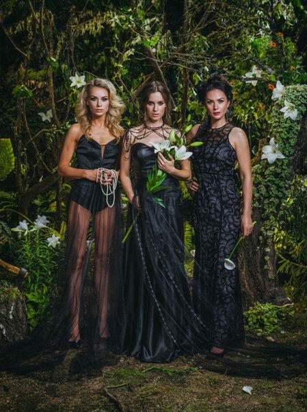 Juodosios našlės dizi afişi