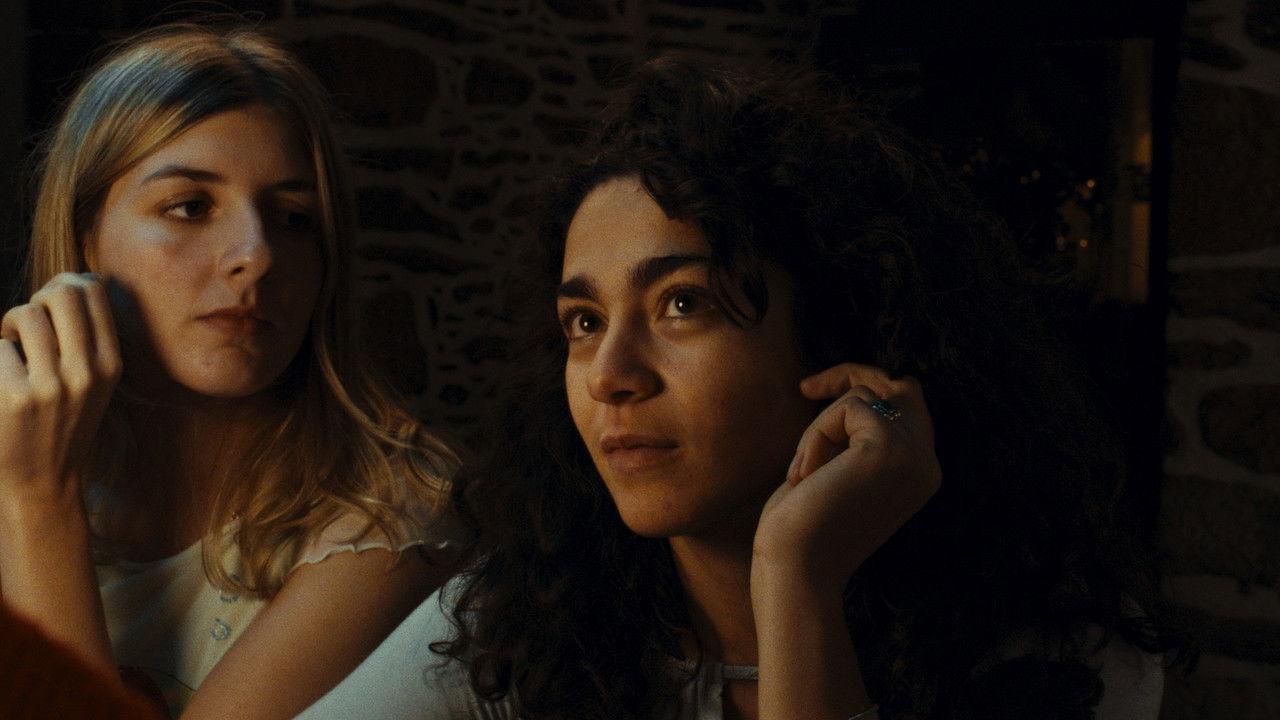 L'Amant Trouble backdrop