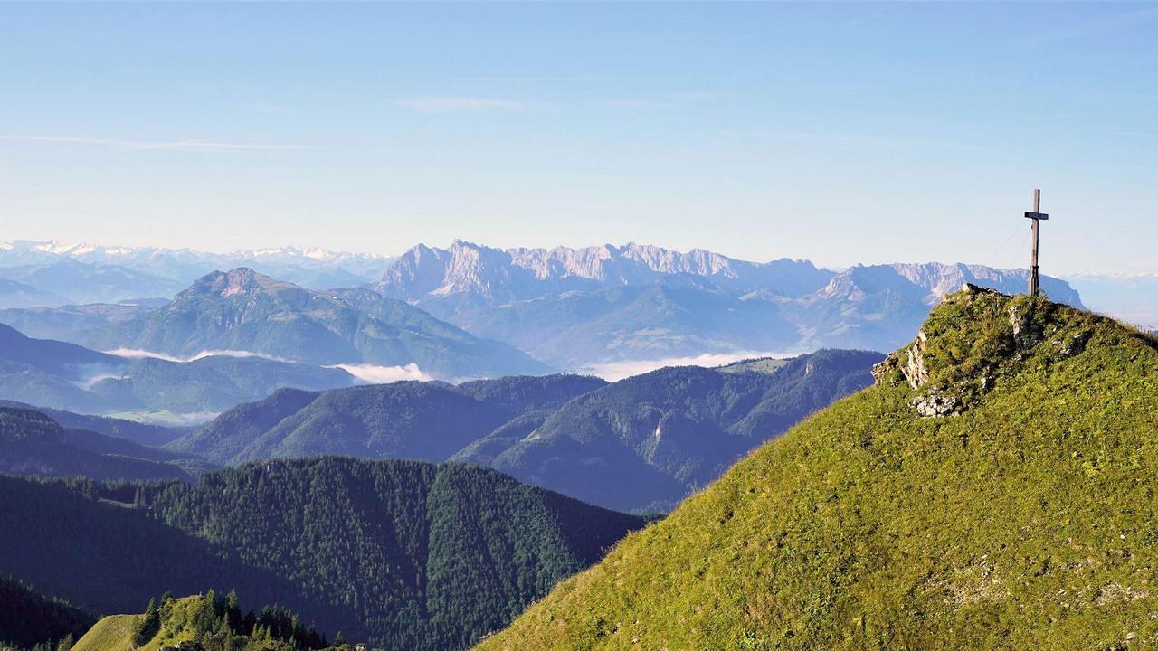 Durch das bayerische Alpenland backdrop