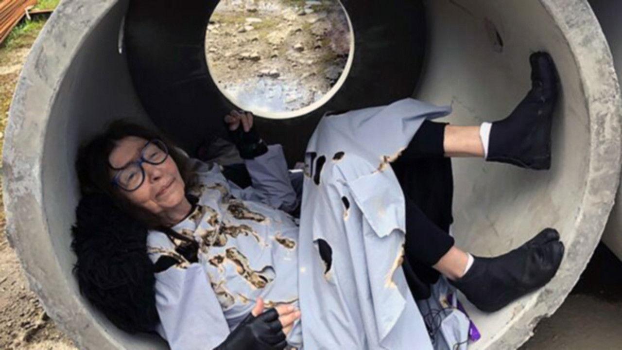 Mords-les ! backdrop