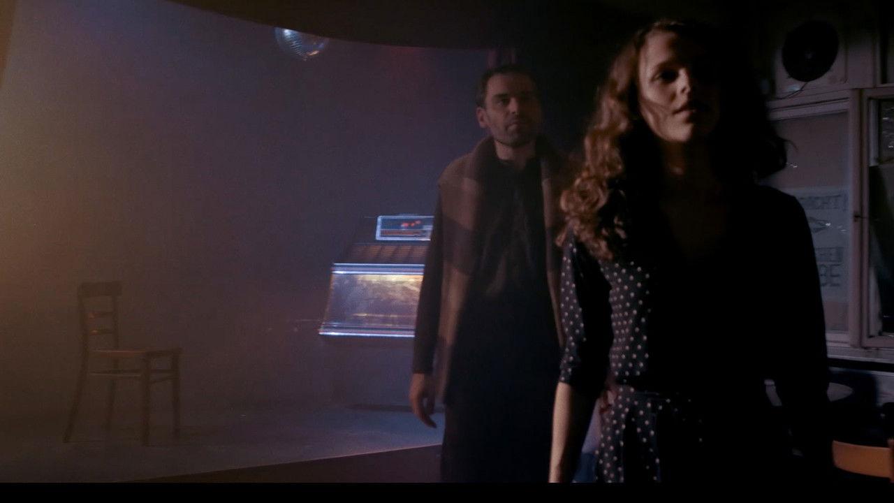 Modulation Nowhere backdrop