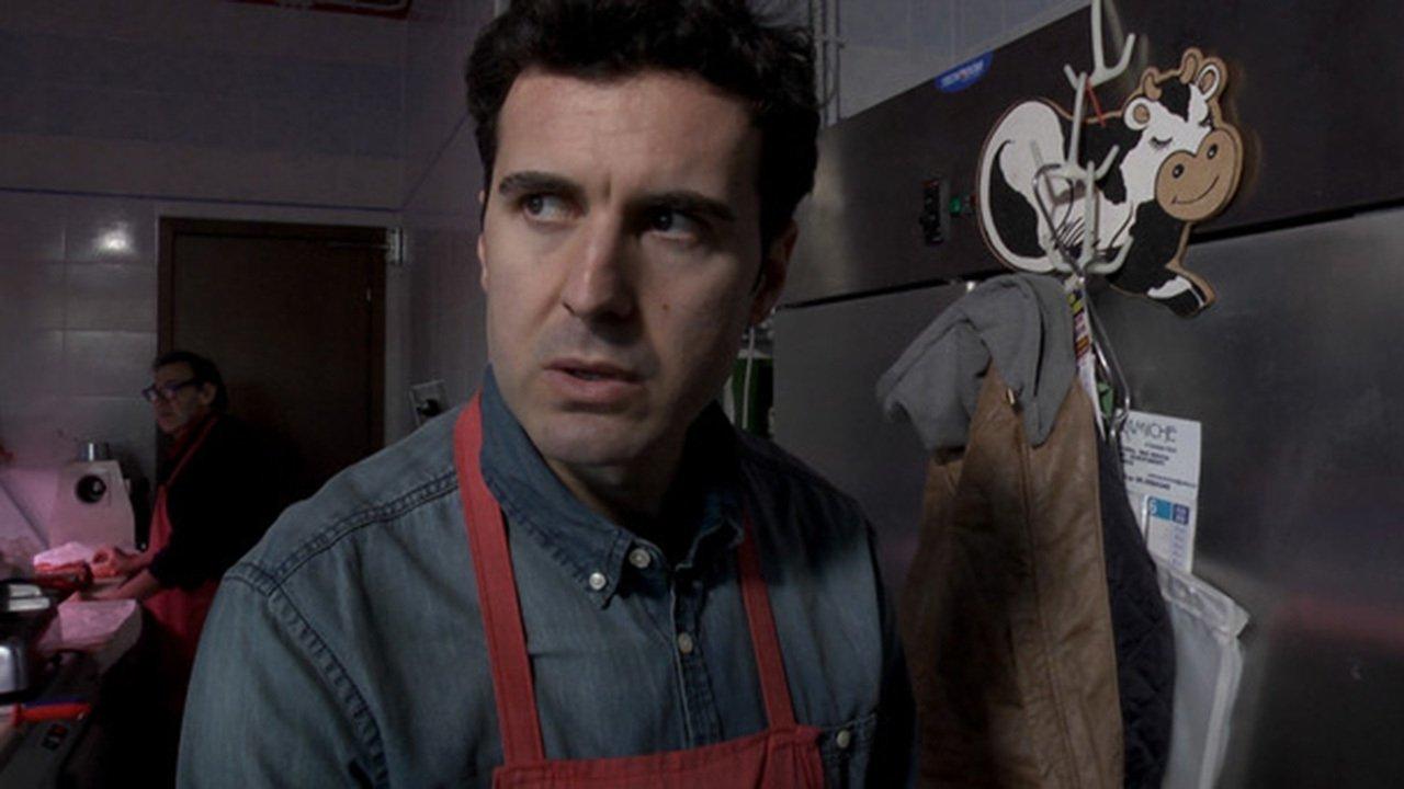 Altin in the city backdrop