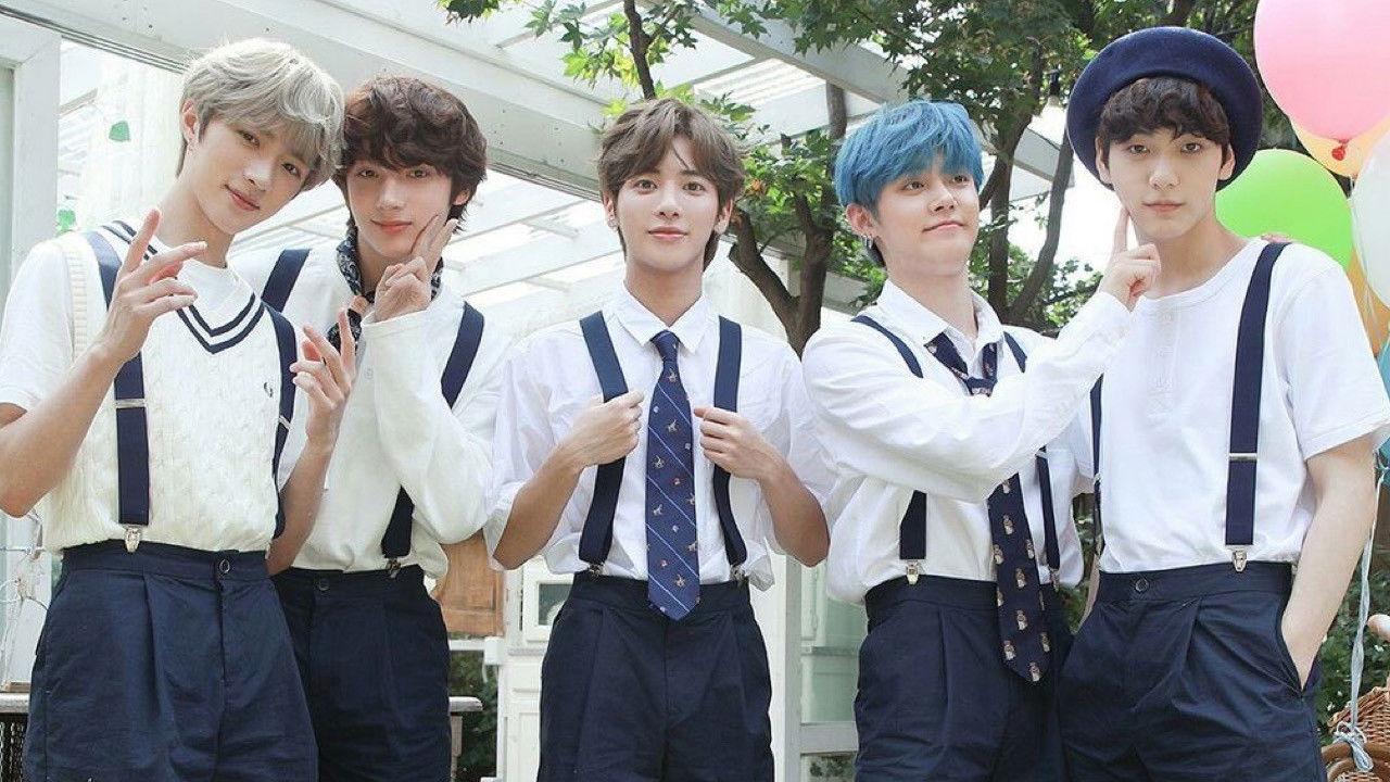 TOMORROW X TOGETHER 2020 SEASON'S GREETINGS backdrop