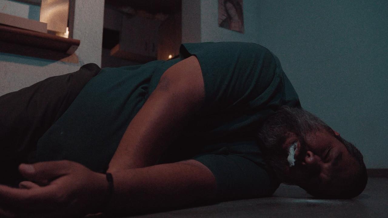 Malas Raíces backdrop