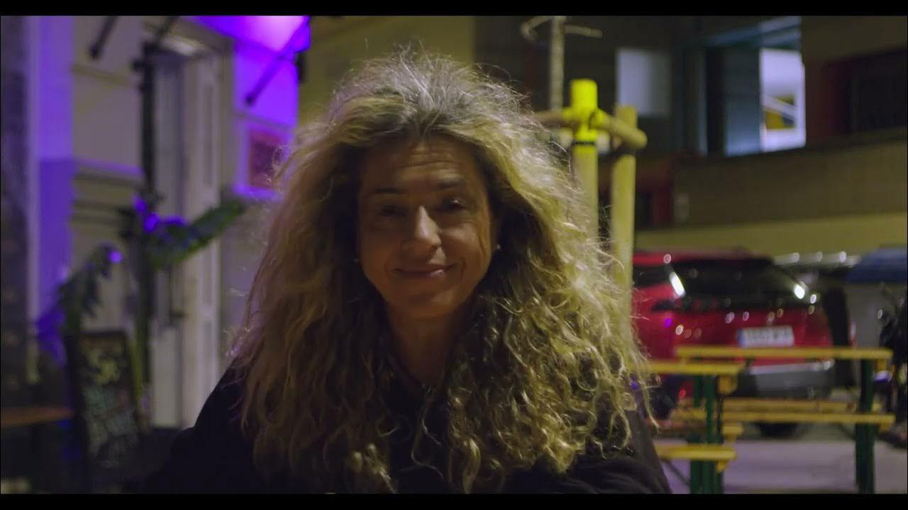 Si me ven llorando backdrop