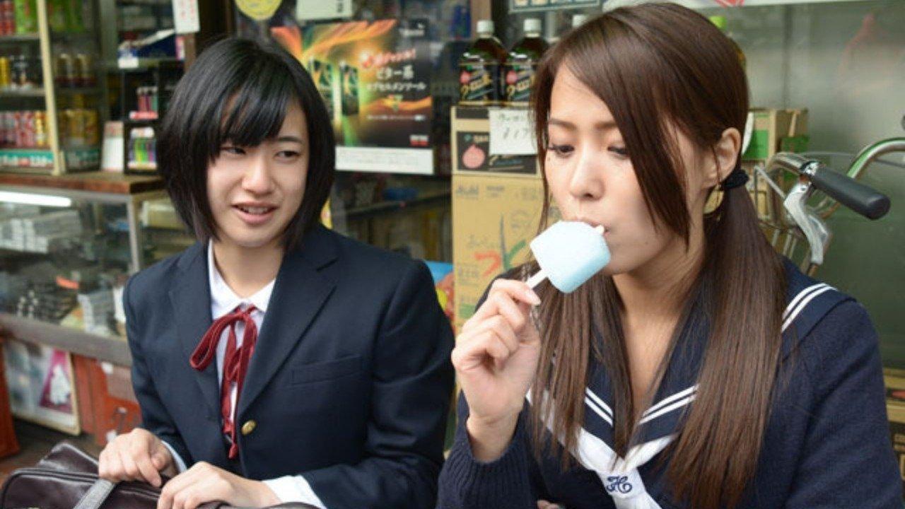 Junjō nurashi, aijō kurashi backdrop