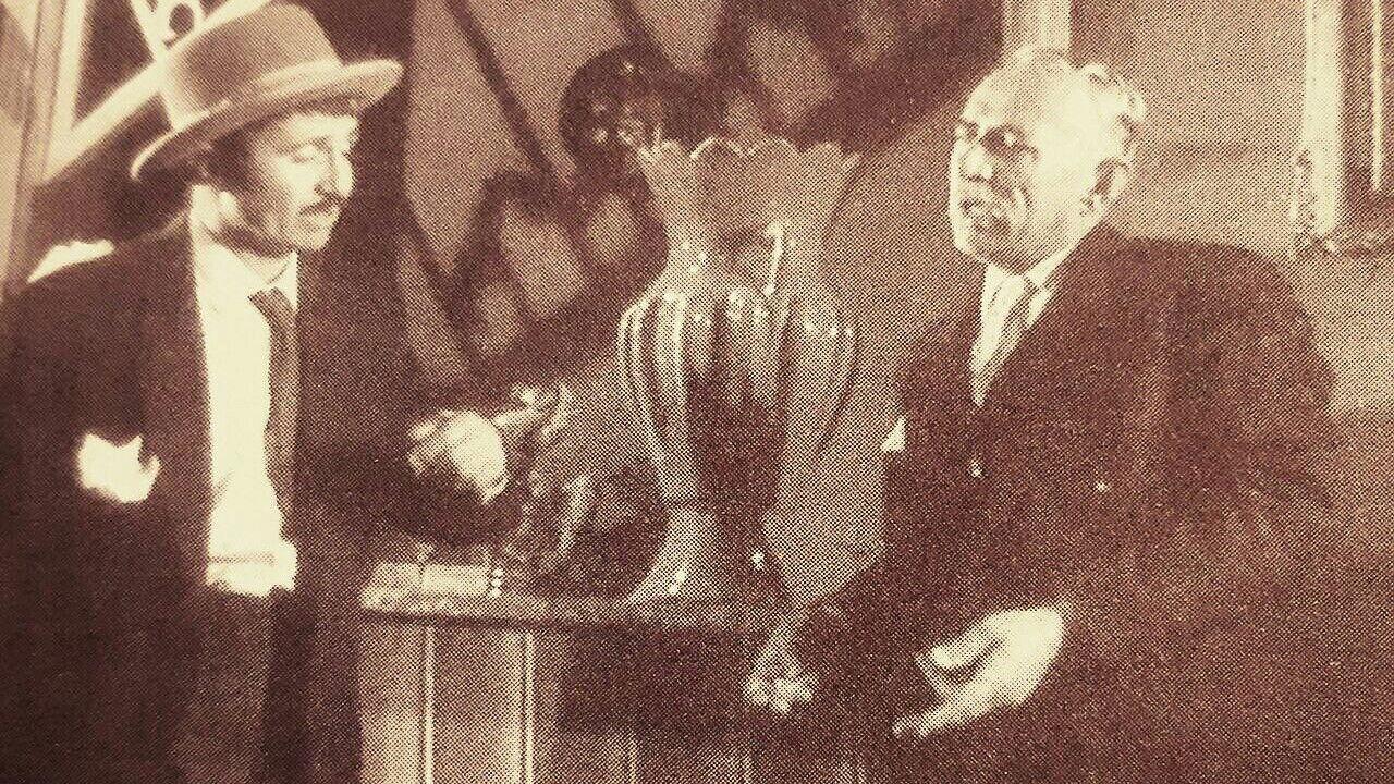 Ghorboone Khodam backdrop