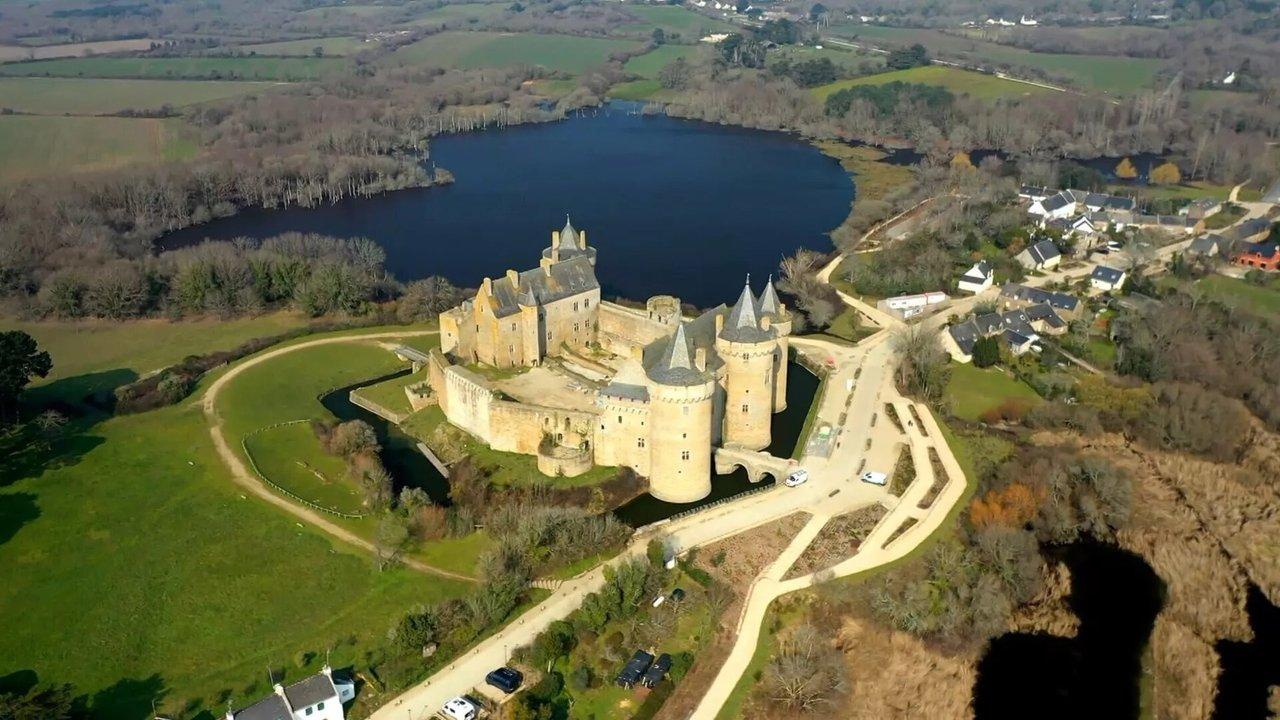 Patrimoine, de vieilles pierres très précieuses backdrop