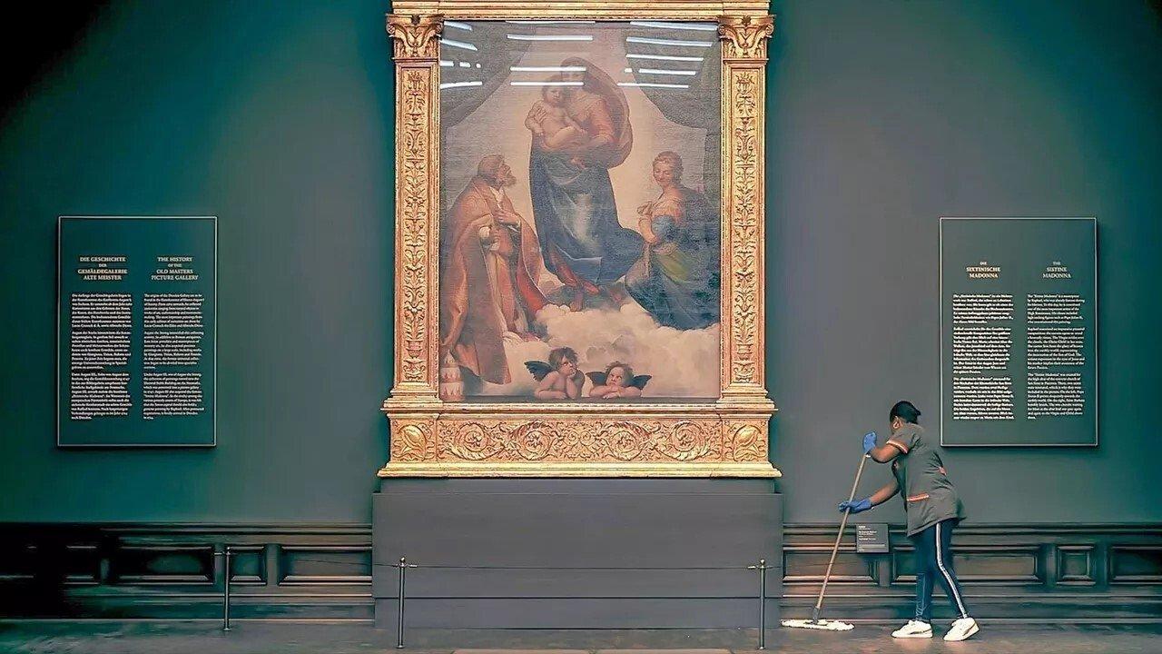 Raffael – Ein sterblicher Gott backdrop