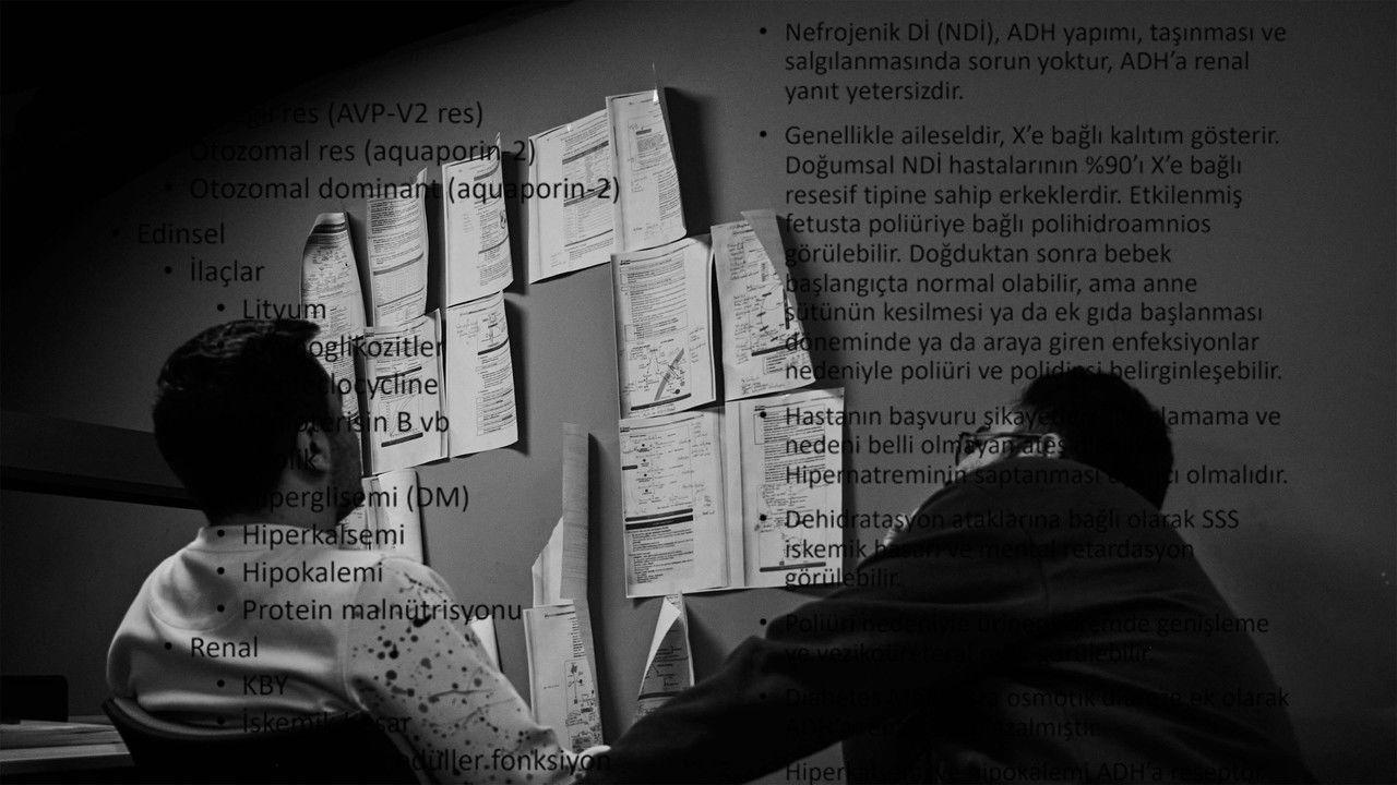 Günü Gününe, Tıbbiye backdrop